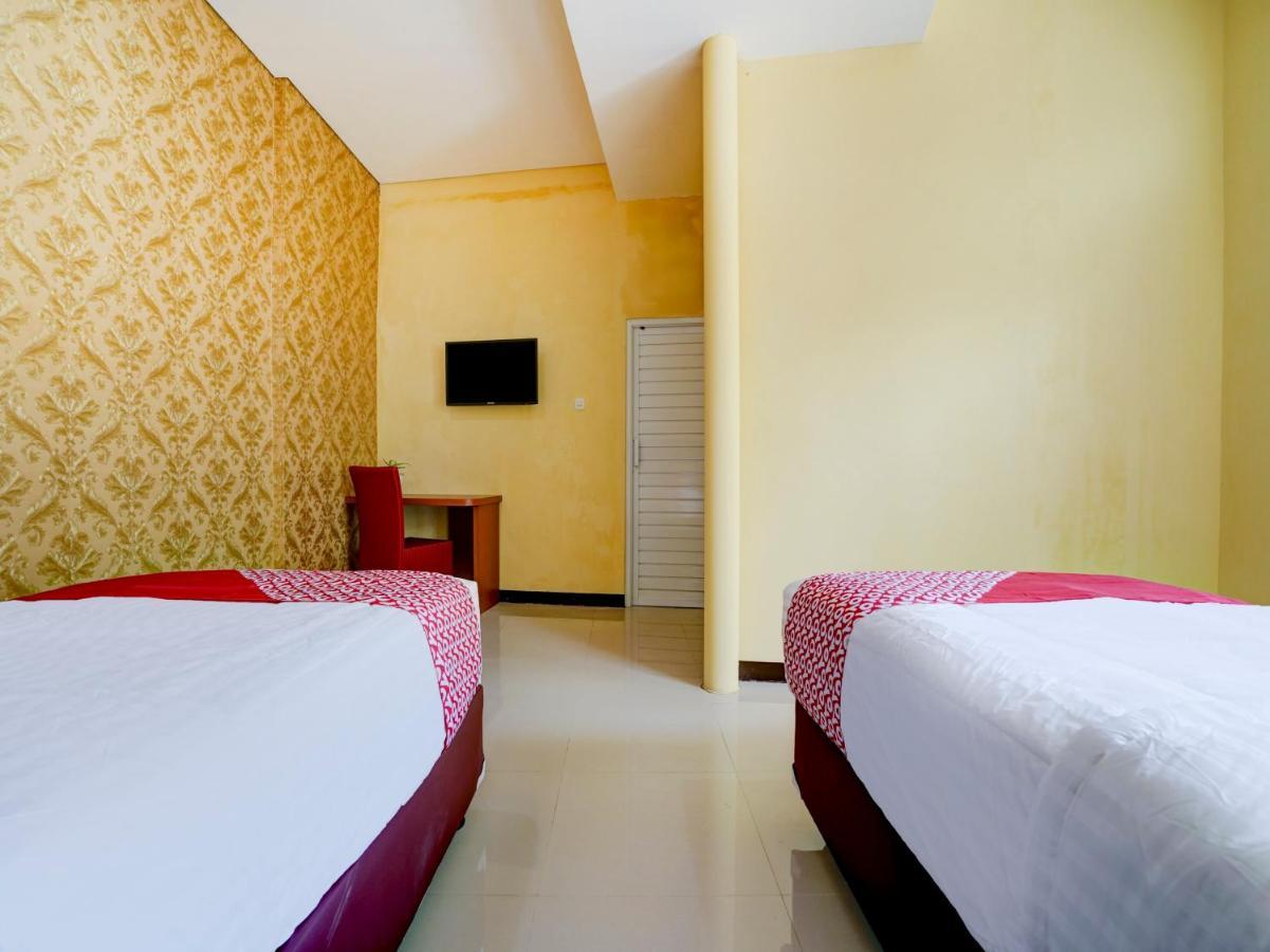 Oyo 90140 Nginep Yuuk Guest House Чиребон Экстерьер фото