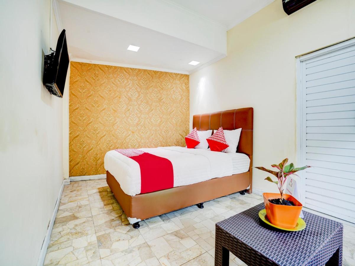 Oyo 90140 Nginep Yuuk Guest House Чиребон Экстерьер фото