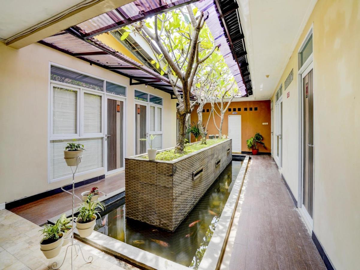 Oyo 90140 Nginep Yuuk Guest House Чиребон Экстерьер фото