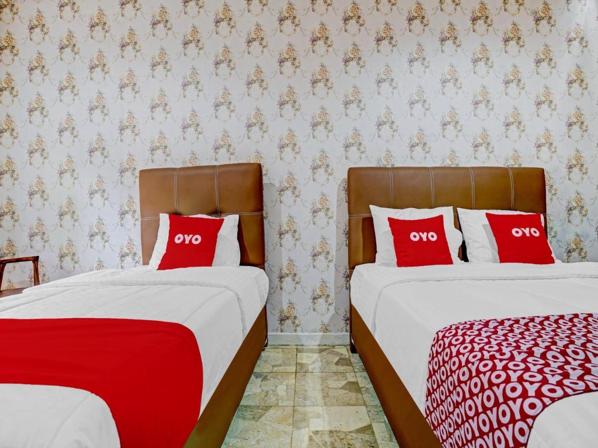 Oyo 90140 Nginep Yuuk Guest House Чиребон Экстерьер фото