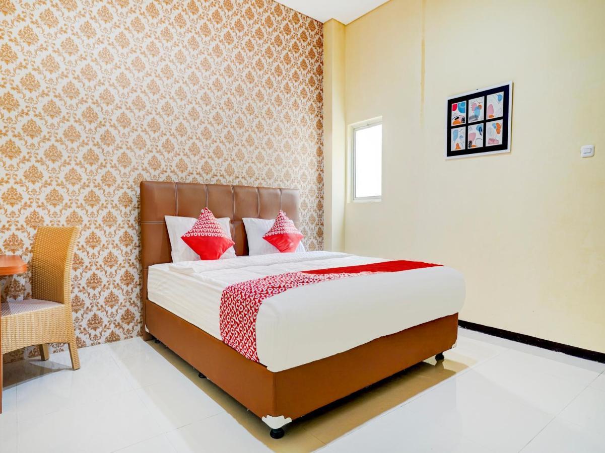 Oyo 90140 Nginep Yuuk Guest House Чиребон Экстерьер фото