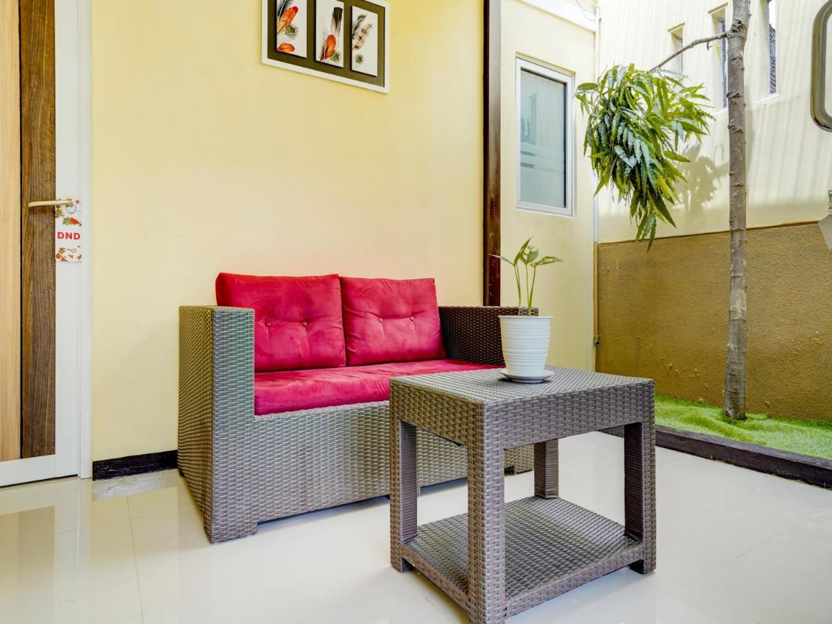 Oyo 90140 Nginep Yuuk Guest House Чиребон Экстерьер фото